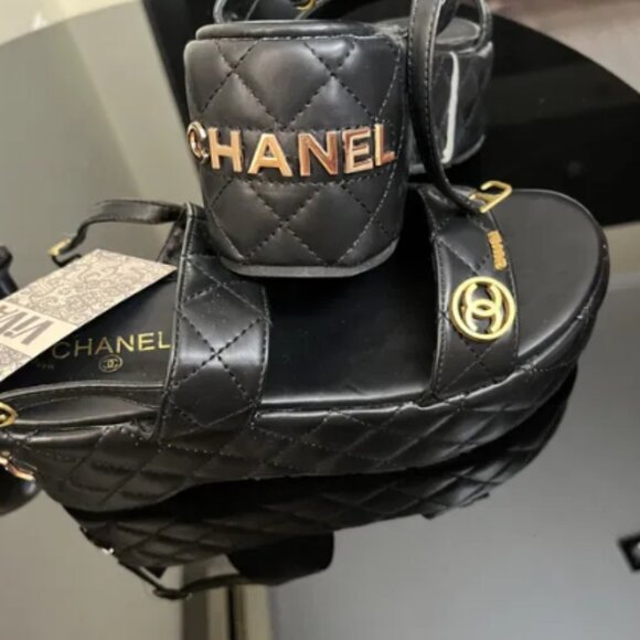 Flip-flops - Picture 4 of 4